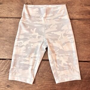 Lululemon Wunder‎ Under HR Short 10" Ribbed Biker Incognito White Gray Camo Sz 4